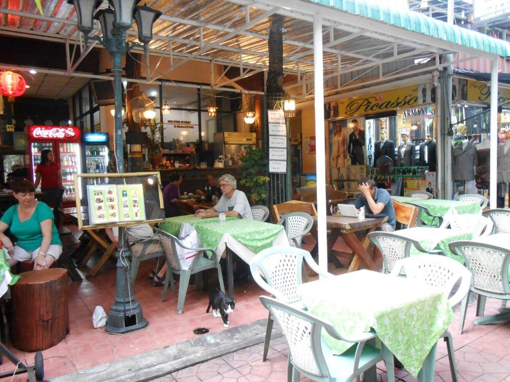 Four Sons Village Bangkok Eksteriør bilde